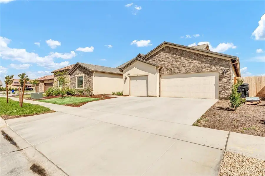 1938 W Van Gogh Street, Hanford, CA 93230 - Image #2