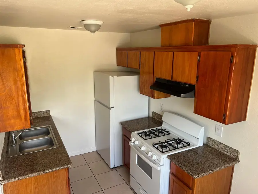 2645 W Robinson Avenue, Fresno, CA 93705 - Image #3