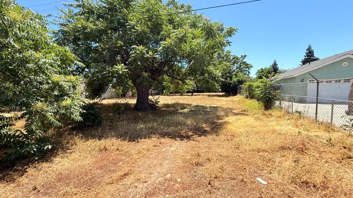 5227 W Mission Avenue, Fresno, CA 93722 - Image #1