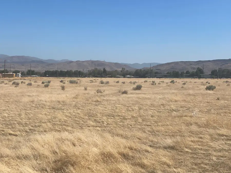 12 Avenue P8 E, Palmdale, CA 93550 - Image #2