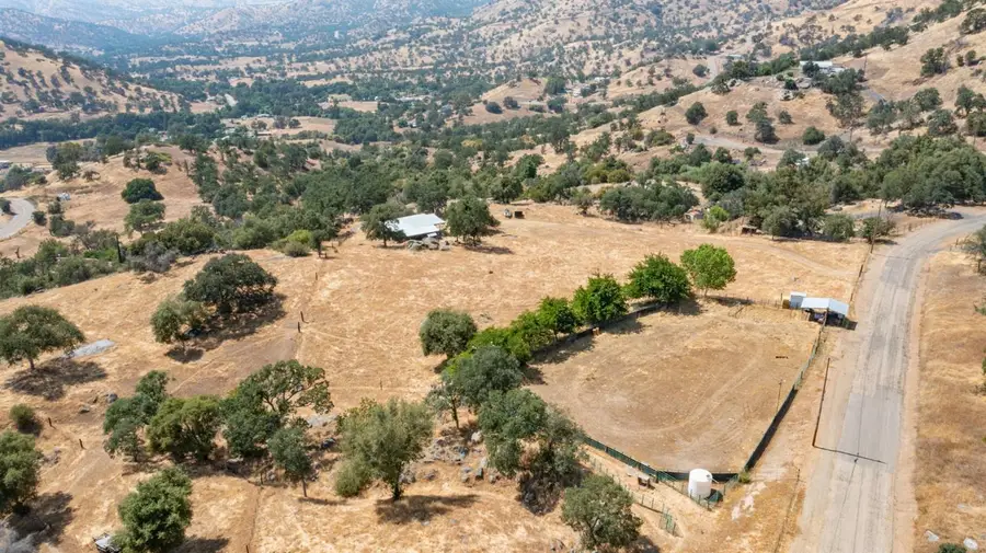 39569 Clover Lane, Yokuts Valley, CA 93675 - Image #2