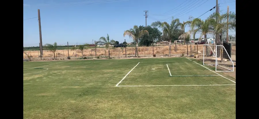 70 E Harlan Avenue, Laton, CA 93242 - Image #2