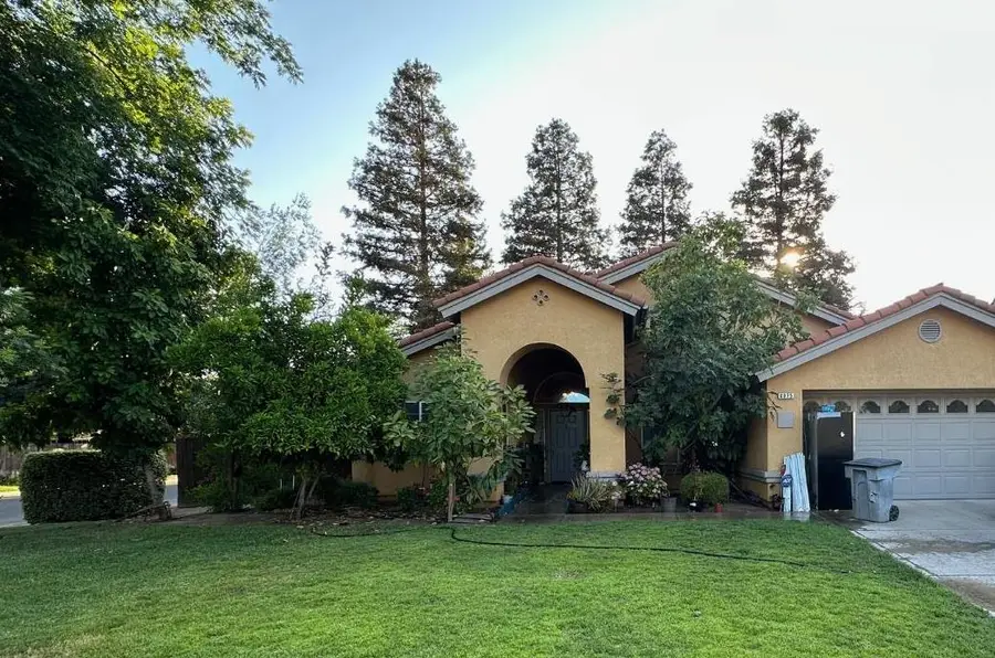 6675 N Lola Avenue, Fresno, CA 93722 - Image #2