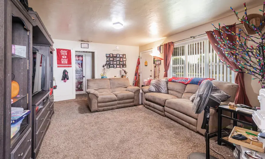 2004 E Clinton Avenue, Fresno, CA 93703 - Image #3