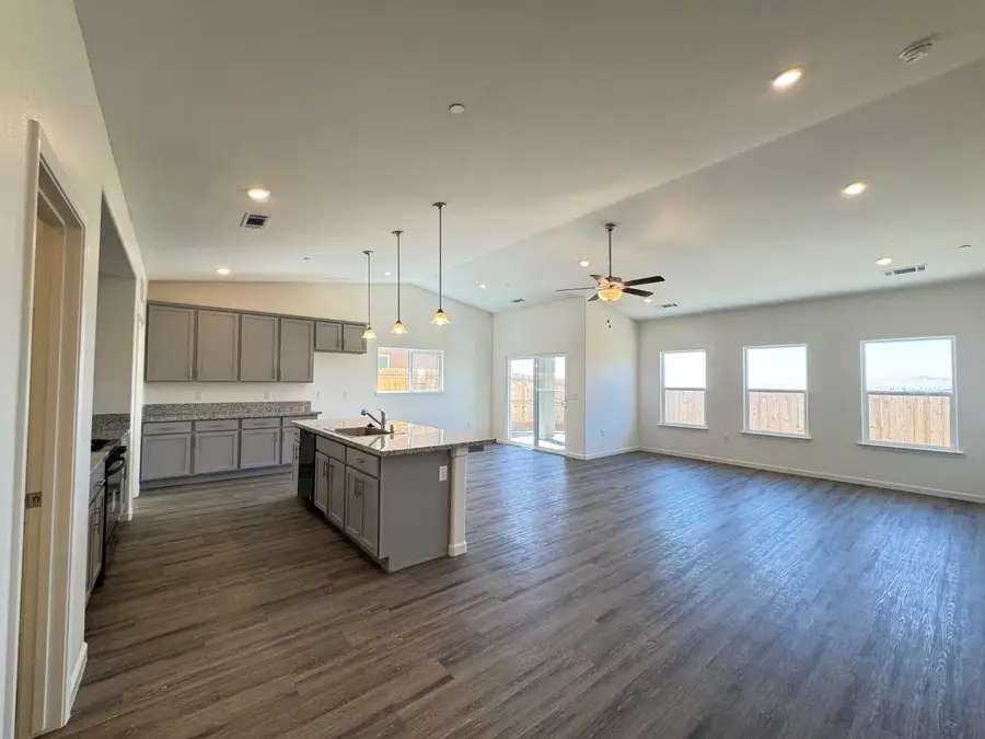 909 Grangeville Avenue, Avenal, CA 93204 - Image #3