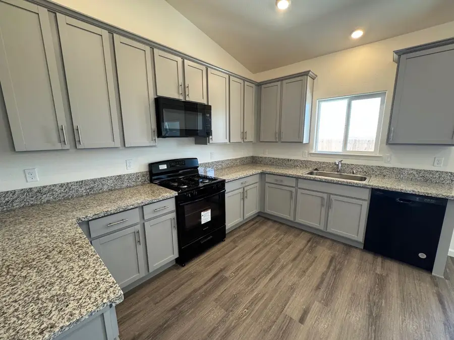 917 Grangeville Avenue, Avenal, CA 93204 - Image #2