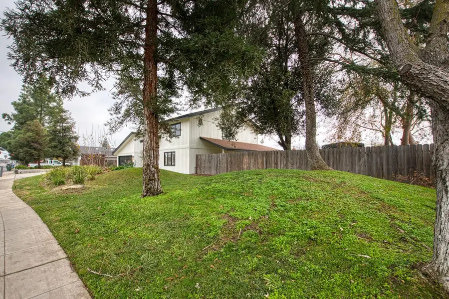 254 W Sierra Avenue, Clovis, CA 93612 - Image #3