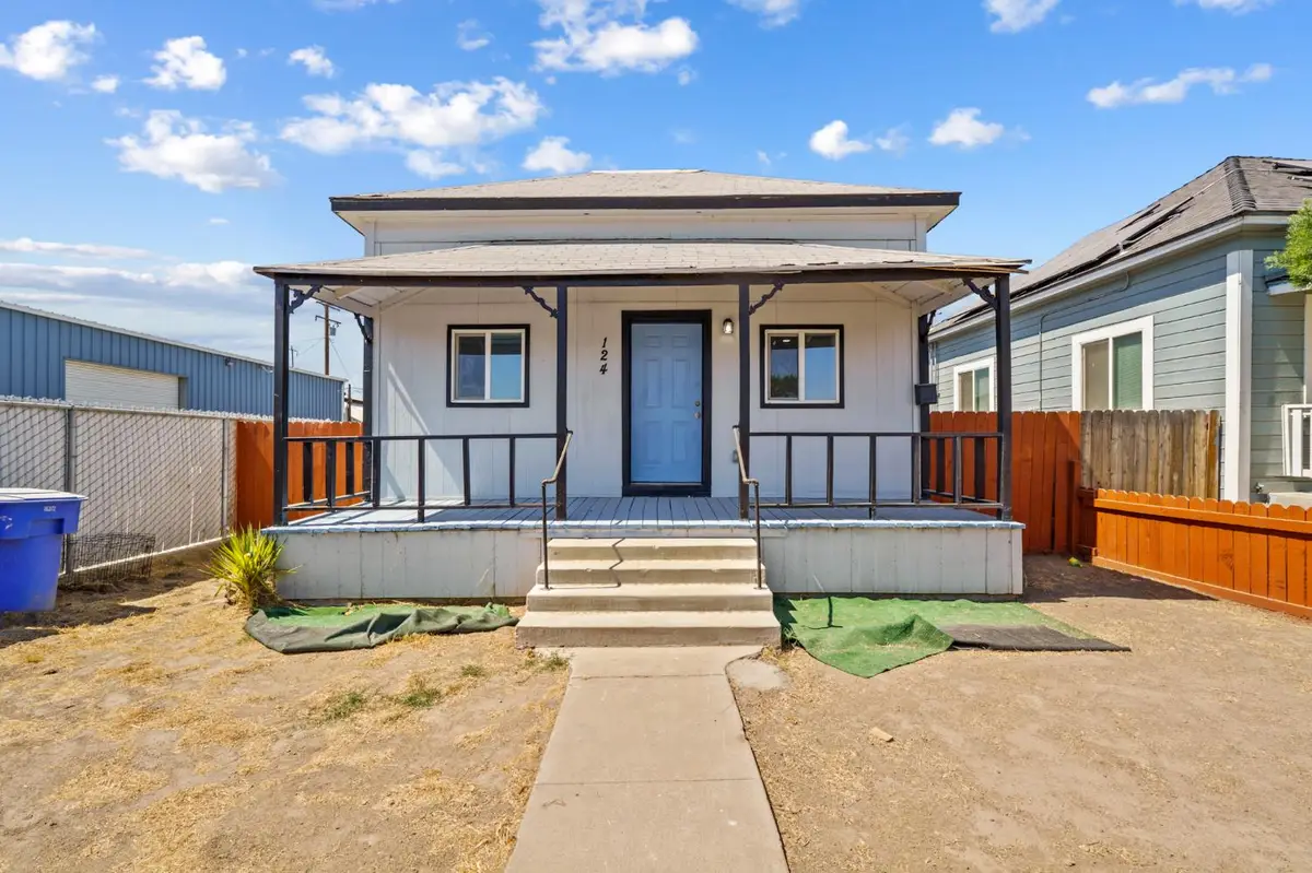 124 E 4th Street, Hanford, CA 93230 - #1