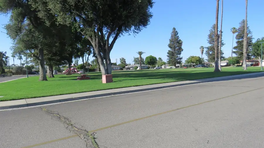 15463 W B Street, Kerman, CA 93630 - Image #2