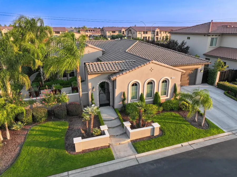 2445 E Copper Hill Way, Fresno, CA 93730 - Image #2