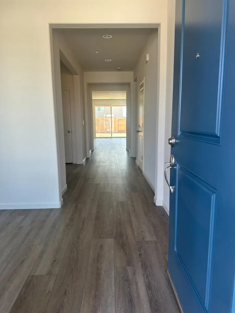 1237 Catherdral Court S, Madera, CA 93636 - Image #2