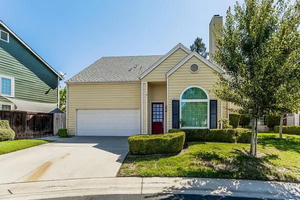 1094 E Monticello Circle, Fresno, CA 93720