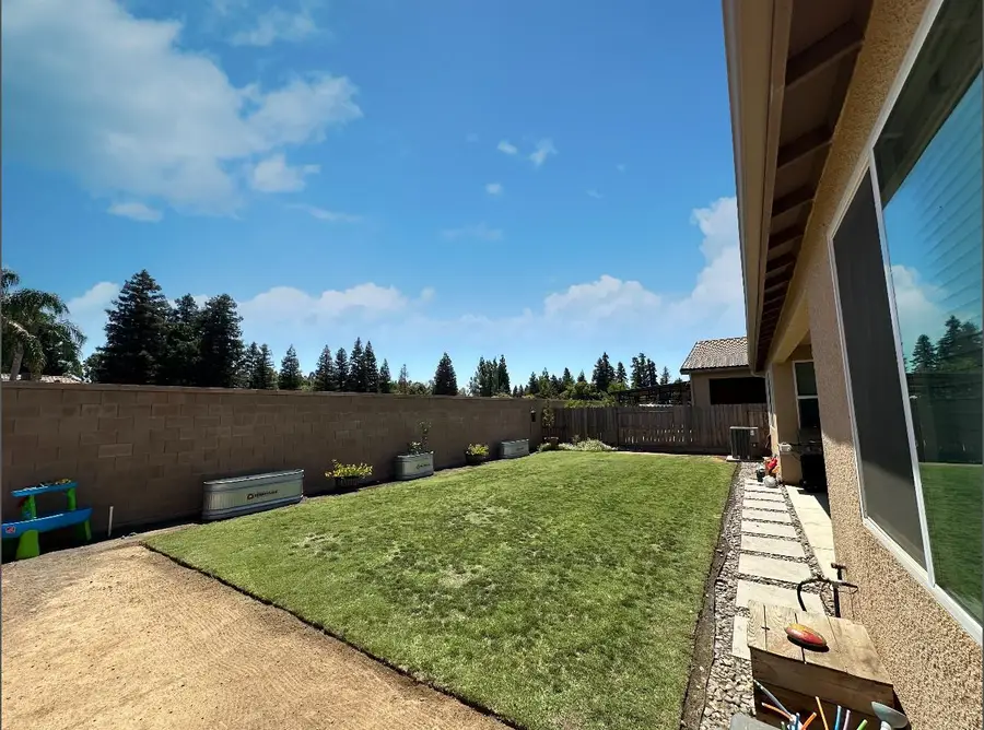 1667 Las Rosas Avenue, Clovis, CA 93619 - Image #2
