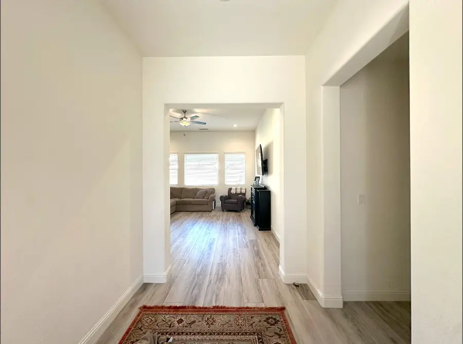 1667 Las Rosas Avenue, Clovis, CA 93619 - Image #3