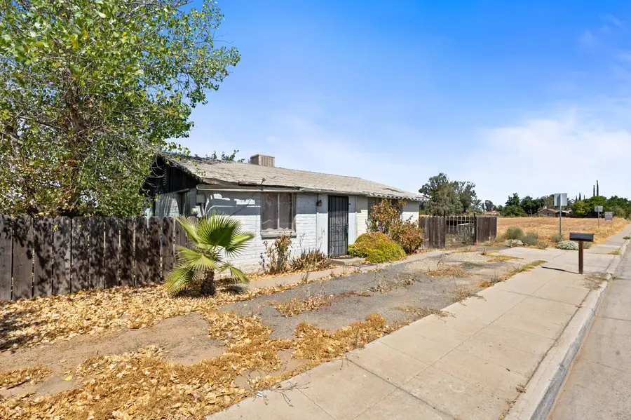 1692 Country Club Drive, Madera, CA 93638 - Image #2