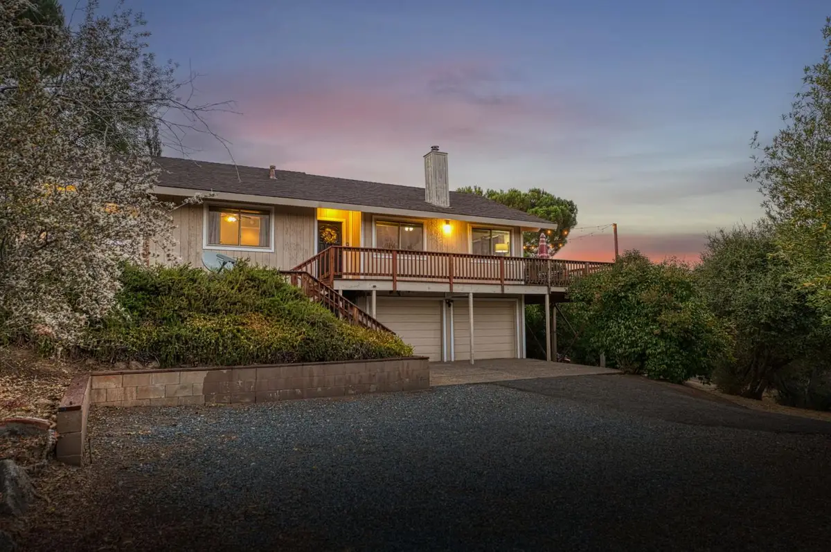 46688 Eastwood Drive N, Oakhurst, CA 93644 - Image #1