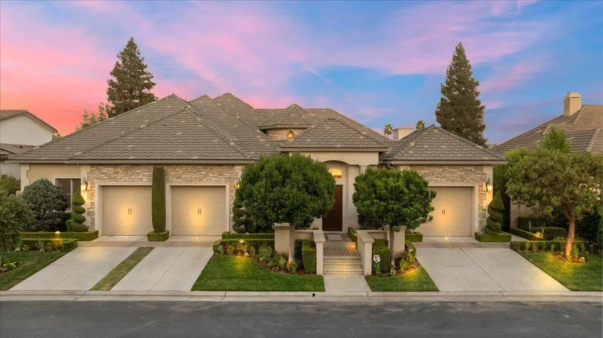 11350 N Glencastle Way, Fresno, CA 93730 - Image #1