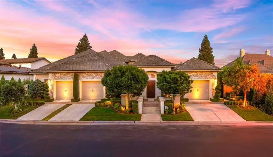 11350 N Glencastle Way, Fresno, CA 93730 - Image #2