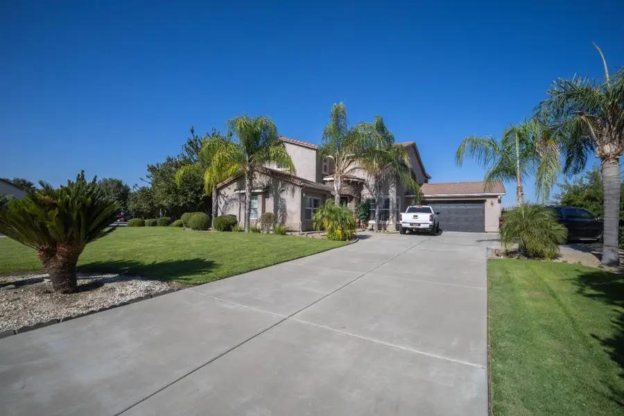 745 E Esraelian Ave, Fowler, CA 93625 - #2