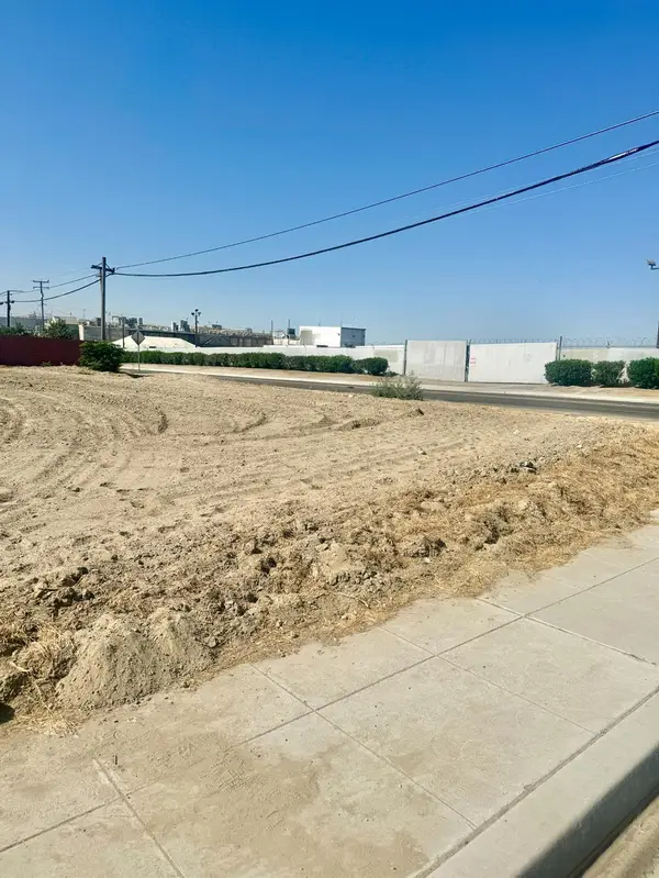 385 W Almy Avenue, Fresno, CA 93706