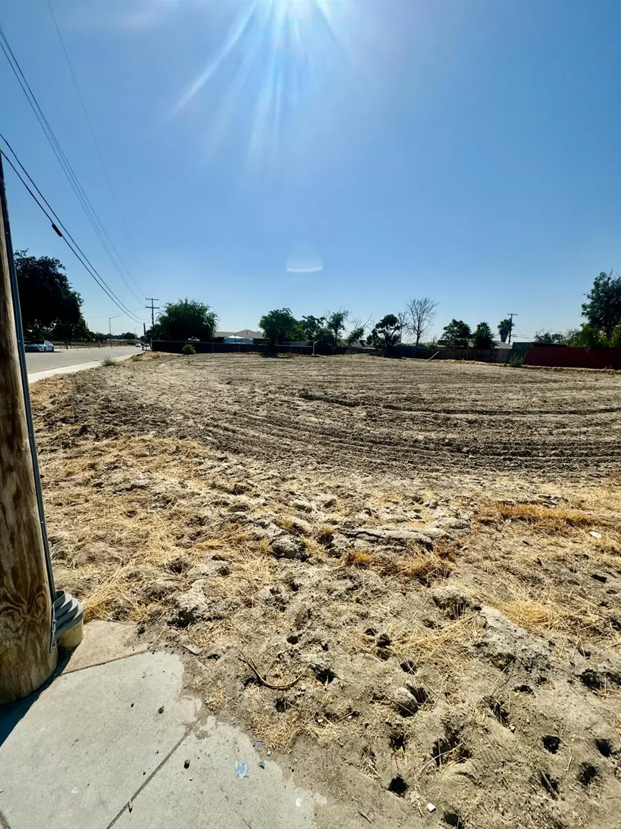 385 W Almy Avenue, Fresno, CA 93706 - Image #3