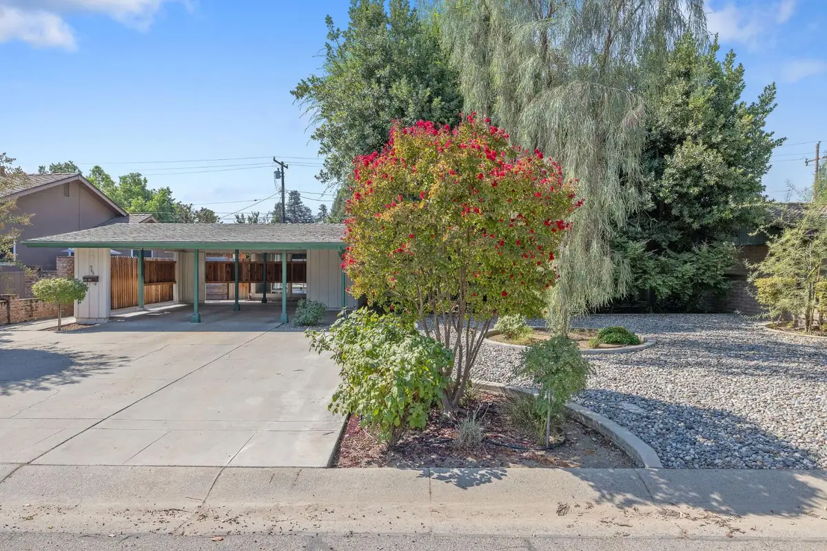945 W Howard Avenue, Visalia, CA 93277 - Image #1