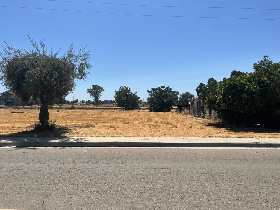 7003 N Weber Ave, Fresno, CA 93722 - Image #3