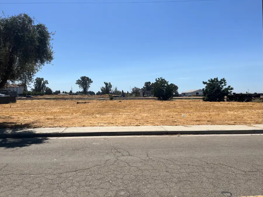 6979 N Weber Ave, Fresno, CA 93722 - Image #2
