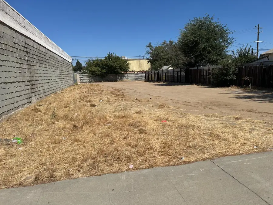 1220 N Abby Street, Fresno, CA 93703 - Image #2