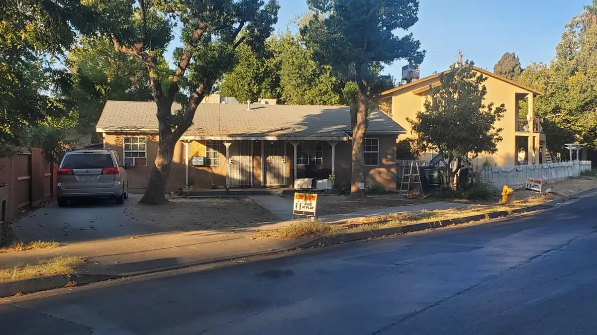 137 E Sycamore Street, Madera, CA 93638 - Image #1