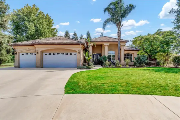 1189 E Fairhaven Court, Porterville, CA 93257