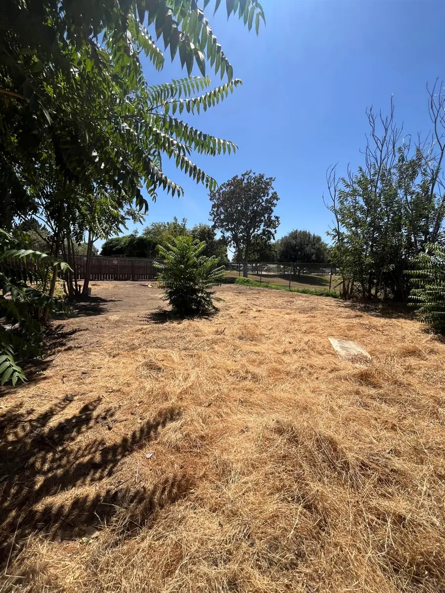 2432 S Walnut Avenue, Fresno, CA 93706 - Image #2