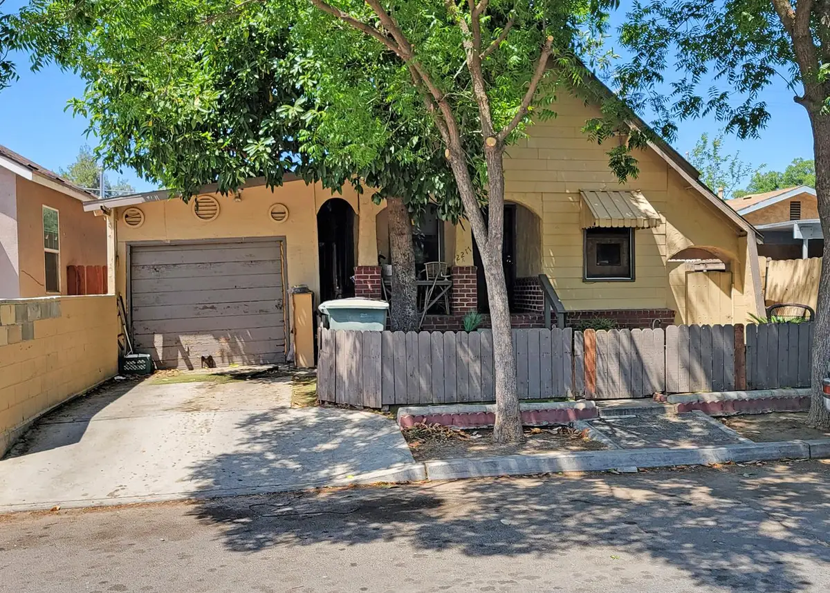 2217 E Webster Avenue, Fresno, CA 93701 - Image #1