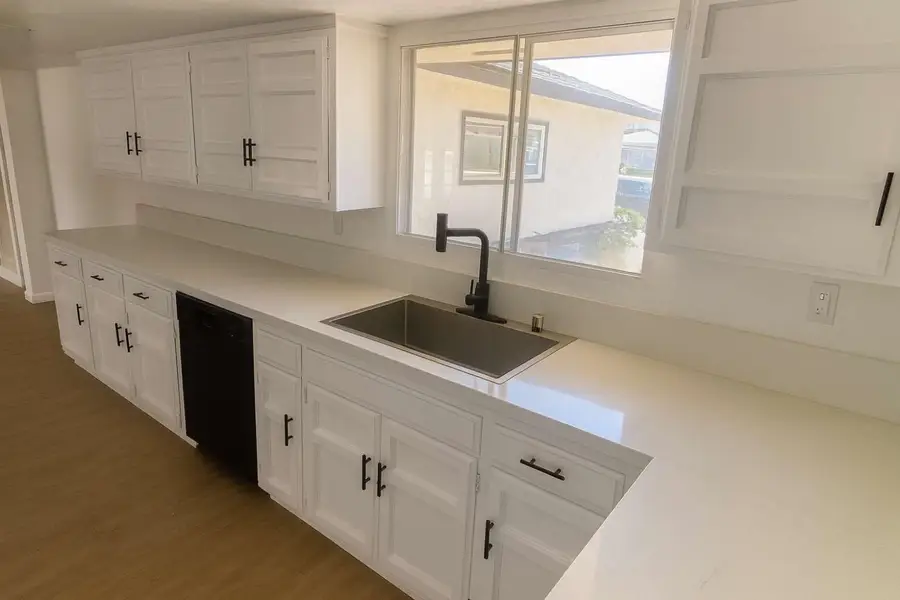 5675 E Ashlan Avenue, Fresno, CA 93727 - Image #3