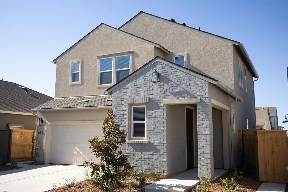 696 Grace Way, Madera, CA 93636 - Image #1