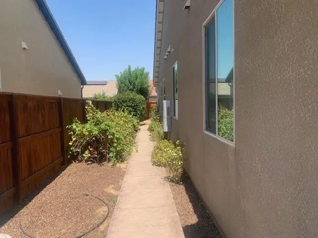 3233 Robinwood Avenue, Clovis, CA 93619 - #3