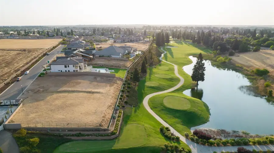 2490 E Copper Ridge Drive, Fresno, CA 93730 - Image #2