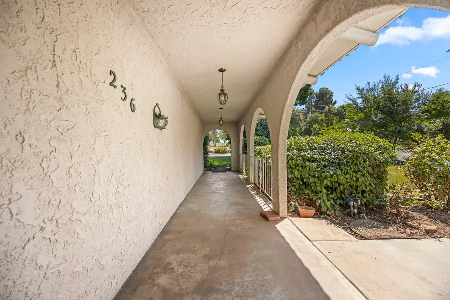 236 N Sierra Vista, Porterville, CA 93257 - Image #2