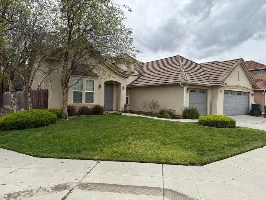 2578 Warner Avenue, Clovis, CA 93611 - Image #2