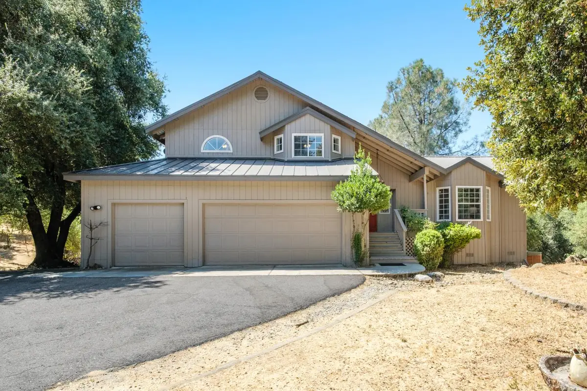 39301 Moonray Lane, Oakhurst, CA 93644 - Image #1