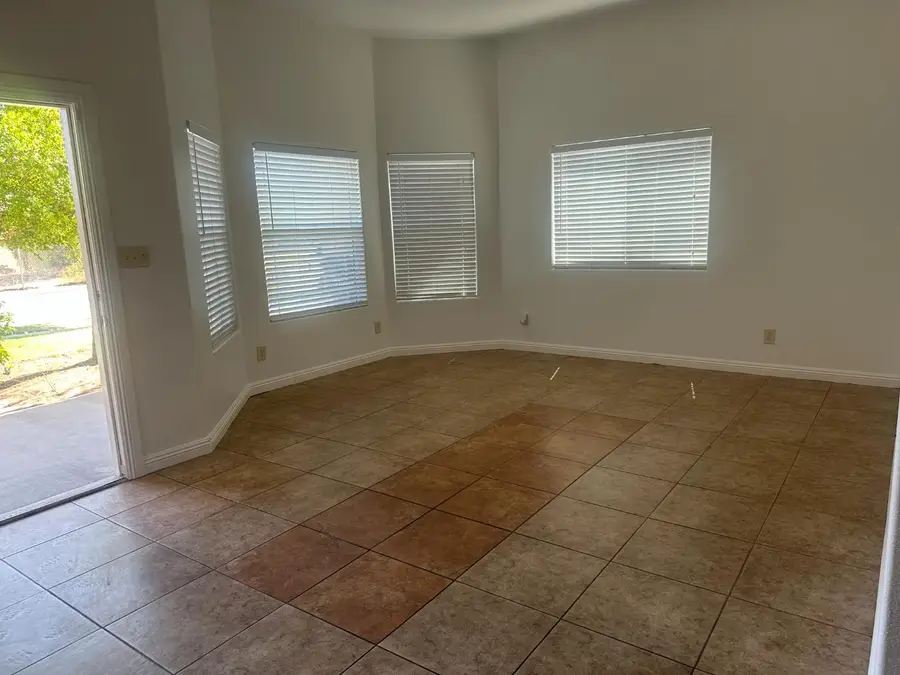 4863 N Doon Way, Fresno, CA 93726 - Image #3