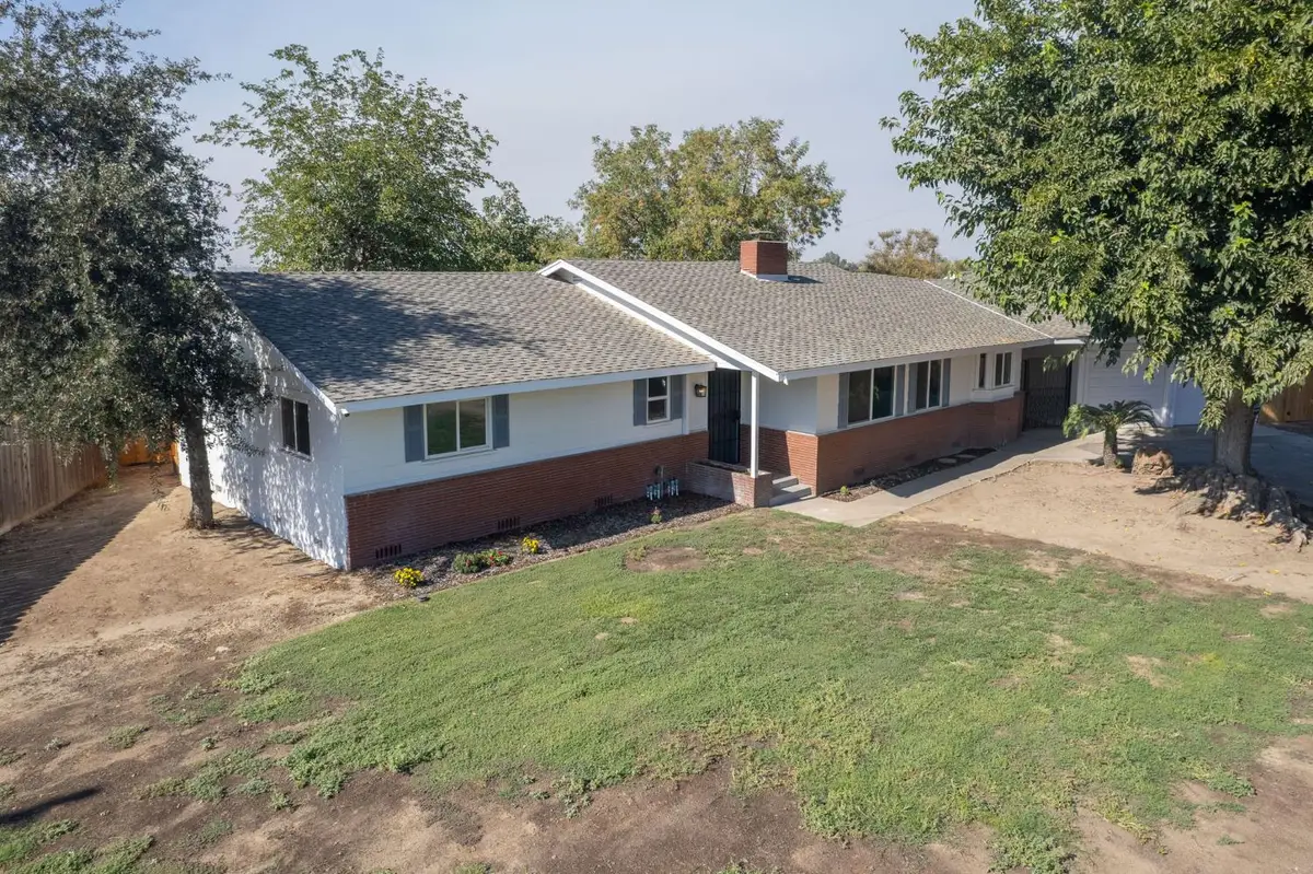 12390 E Kamm Avenue, Kingsburg, CA 93631 - Image #1