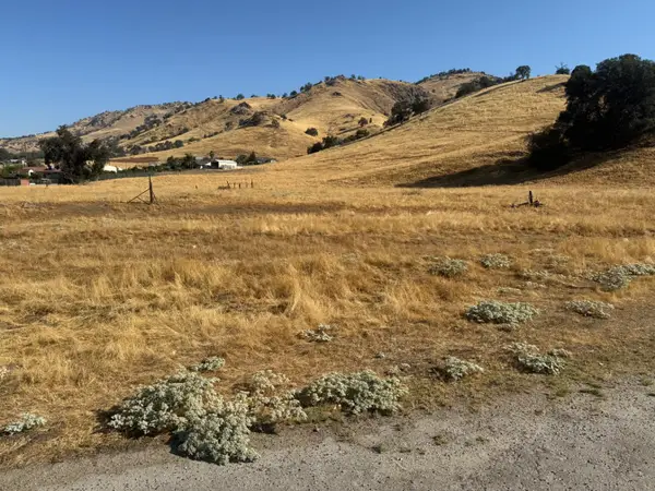 6050 Dogwood Lane, Sanger, CA 93657