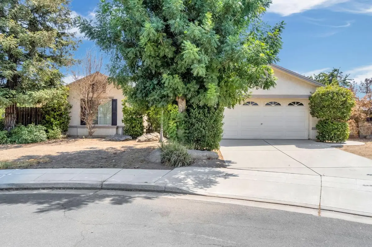 5565 W Lamona Avenue, Fresno, CA 93722 - Image #1