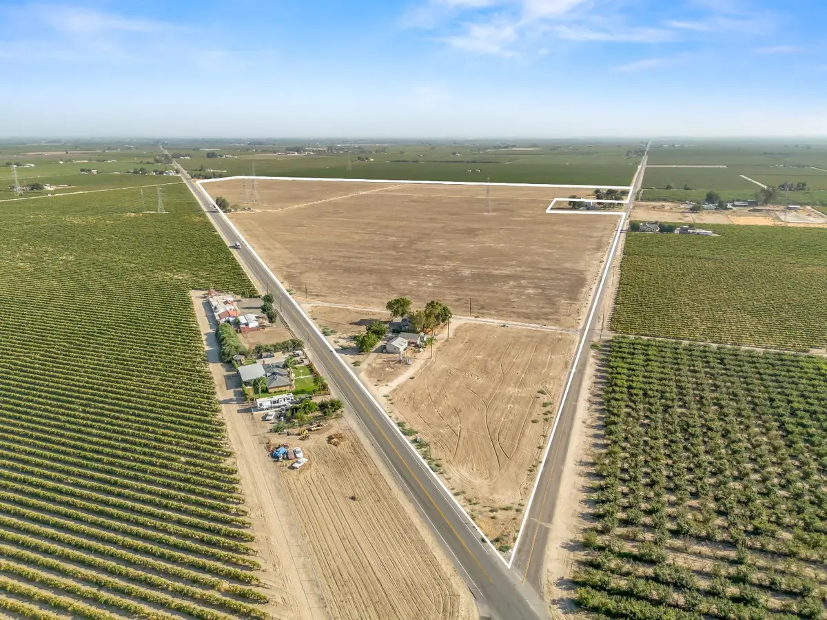 9890 S Hayes Avenue, Raisin City, CA 93652 - Image #1