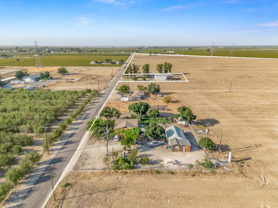 9890 S Hayes Avenue, Raisin City, CA 93652 - Image #2