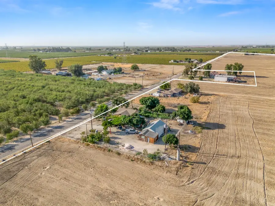 9890 S Hayes Avenue, Raisin City, CA 93652 - Image #3