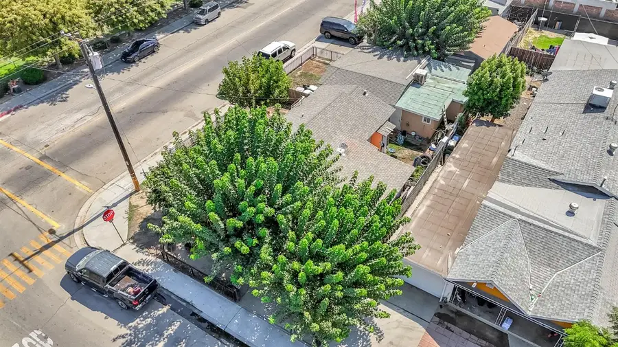 255 J Street, Parlier, CA 93648 - Image #3