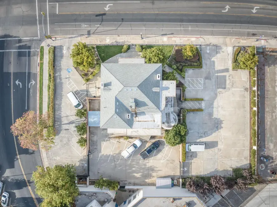 916 E Divisadero Street, Fresno, CA 93726 - Image #2