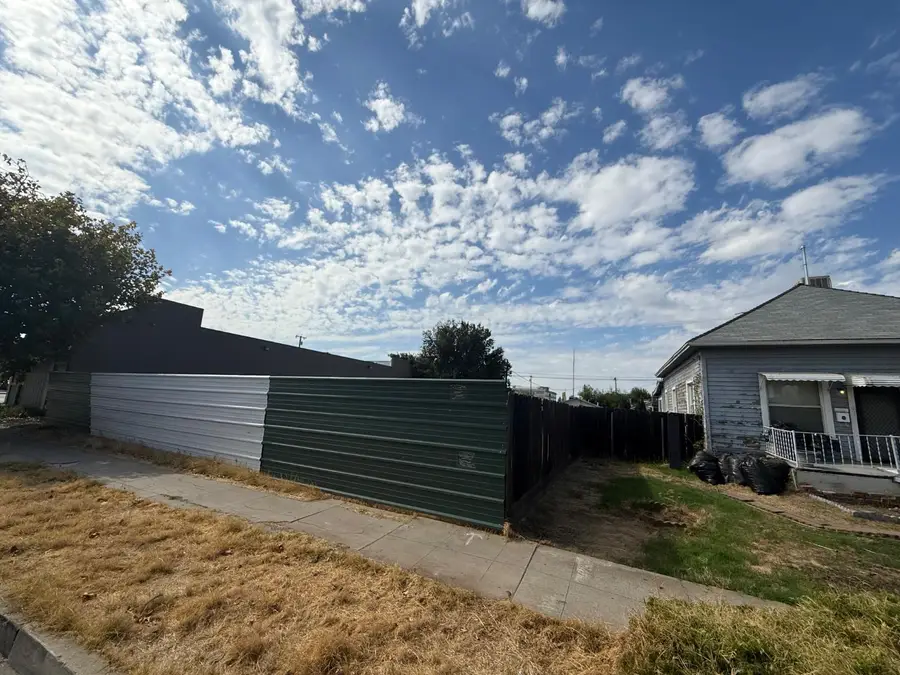 304 N D Street, Madera, CA 93638 - Image #2